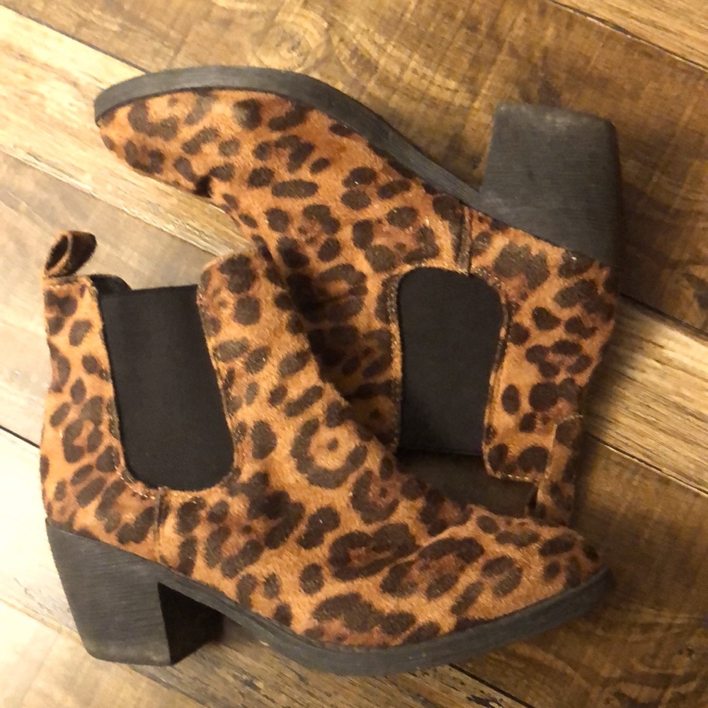 Leopard print ankle boots